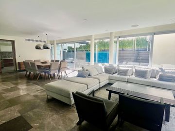 Residencia de Lujo en Condominio  Venta  en La Florida