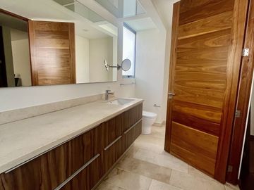 Residencia de Lujo en Condominio  Venta  en La Florida