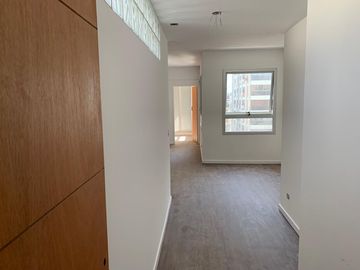 Venta - Gran ambiente tipo loft c/balcón y patio al frente. Muy luminoso - Belgrano - A estrenar