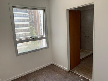 Venta - Gran ambiente tipo loft c/balcón y patio al frente. Muy luminoso - Belgrano - A estrenar