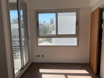 Venta - Gran ambiente tipo loft c/balcón y patio al frente. Muy luminoso - Belgrano - A estrenar