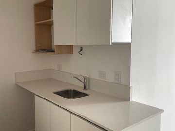 Venta - Gran ambiente tipo loft c/balcón y patio al frente. Muy luminoso - Belgrano - A estrenar