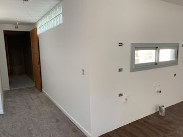 Venta - Gran ambiente tipo loft c/balcón y patio al frente. Muy luminoso - Belgrano - A estrenar
