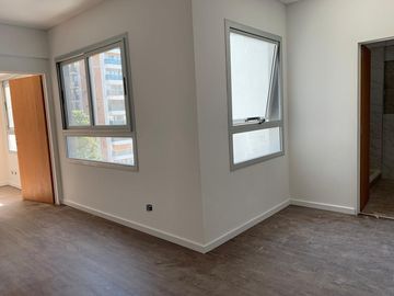 Venta - Gran ambiente tipo loft c/balcón y patio al frente. Muy luminoso - Belgrano - A estrenar