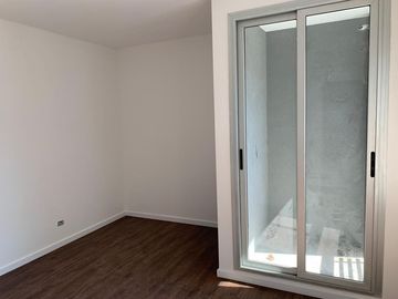 Venta - Gran ambiente tipo loft c/balcón y patio al frente. Muy luminoso - Belgrano - A estrenar