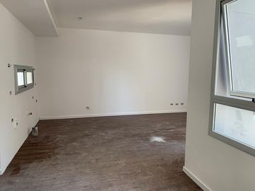Venta - Gran ambiente tipo loft c/balcón y patio al frente. Muy luminoso - Belgrano - A estrenar