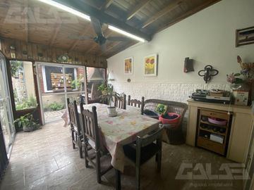 Casa - Chalet - 3 dormitorios - 4 ambientes - San Antonio De Padua - Merlo