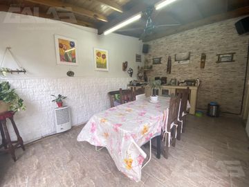 Casa - Chalet - 3 dormitorios - 4 ambientes - San Antonio De Padua - Merlo