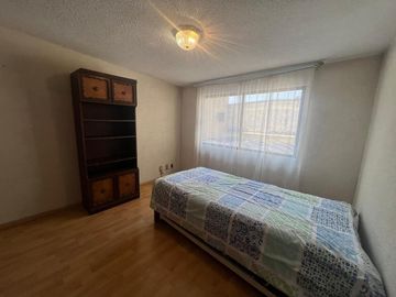 Amplia casa en Venta en Valle Dorado