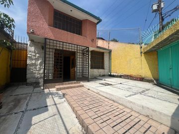Amplia casa en Venta en Valle Dorado