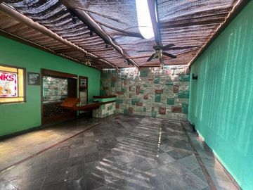 Amplia casa en Venta en Valle Dorado