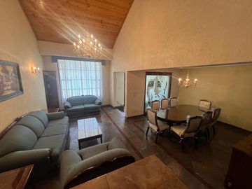 Amplia casa en Venta en Valle Dorado