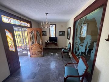 Amplia casa en Venta en Valle Dorado