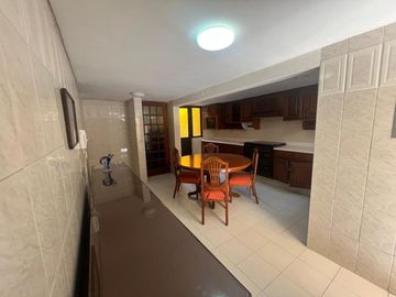 Amplia casa en Venta en Valle Dorado