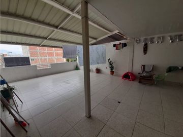 Altamira - Casa Bifamiliar con terraza en venta y/o permuta Palmira