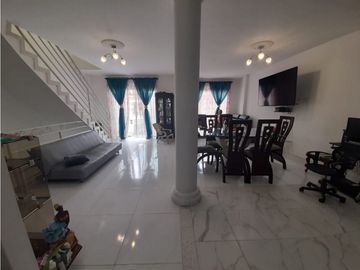 Altamira - Casa Bifamiliar con terraza en venta y/o permuta Palmira