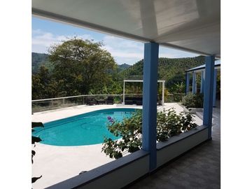 SE VENDE ESPECTACULAR FINCA EN CONJUNTO CERRAD SECTOR LA MANUELA