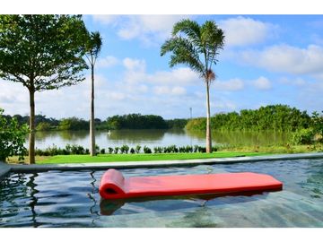 VENTA CASA CON PISCINA EN KARIBANA