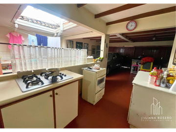 VENDO CASA ESQUINERA EN CATAY (1 PISO)