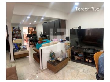 VENDO CASA CON PISCINA EN CAMPOBELLO