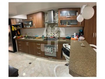 VENDO CASA CON PISCINA EN CAMPOBELLO