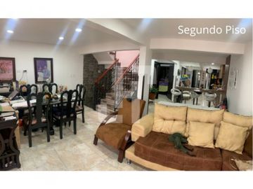 VENDO CASA CON PISCINA EN CAMPOBELLO