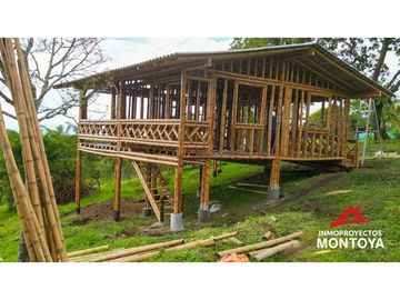 Lote con cabaña en Arabia, Pereira