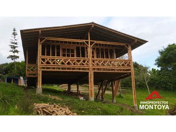 Lote con cabaña en Arabia, Pereira