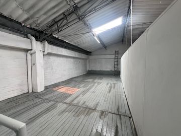 BODEGA EN ARRIENDO UBICADA EN EL POBLADO SECTOR ALMACENTRO