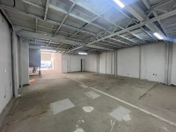 BODEGA EN ARRIENDO UBICADA EN EL POBLADO SECTOR ALMACENTRO