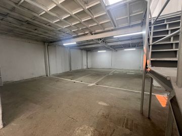 BODEGA EN ARRIENDO UBICADA EN EL POBLADO SECTOR ALMACENTRO