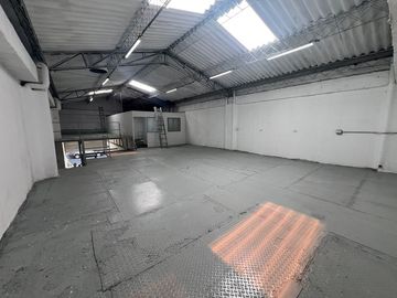 BODEGA EN ARRIENDO UBICADA EN EL POBLADO SECTOR ALMACENTRO