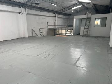 BODEGA EN ARRIENDO UBICADA EN EL POBLADO SECTOR ALMACENTRO