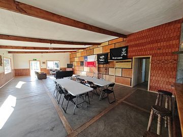 CASA EN PARCELA DE 8.400M2 A SÓLO 5KM DEL CENTRO