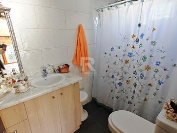 CASA EN PARCELA DE 8.400M2 A SÓLO 5KM DEL CENTRO