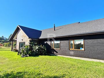 CASA EN PARCELA DE 8.400M2 A SÓLO 5KM DEL CENTRO