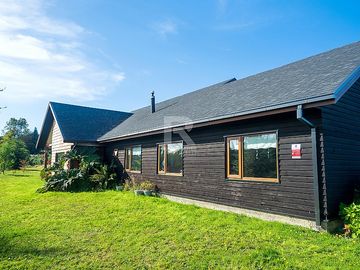 CASA EN PARCELA DE 8.400M2 A SÓLO 5KM DEL CENTRO