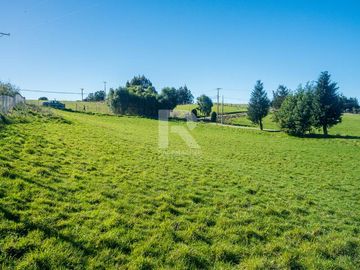 PARCELA EN CONDOMINIO CON VISTA VOLCANES Y ACCESO AL LAGO.