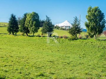 PARCELA EN CONDOMINIO CON VISTA VOLCANES Y ACCESO AL LAGO.