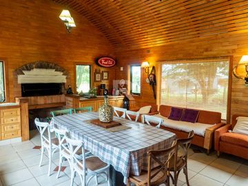 HERMOSA CASA EN CONDOMINIO A SÓLO 6KM DEL CENTRO