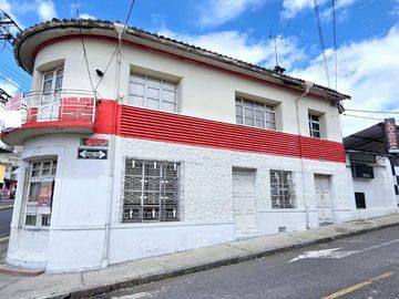 Casa Rentera en Venta con locales comerciales, lugar estratégico, sector Chimbacalle - Sur de Quito