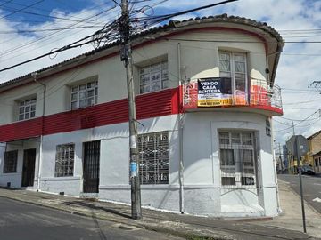 Casa Rentera en Venta con locales comerciales, lugar estratégico, sector Chimbacalle - Sur de Quito