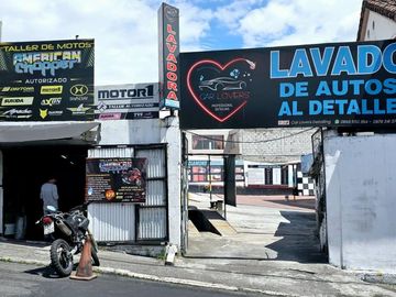 Casa Rentera en Venta con locales comerciales, lugar estratégico, sector Chimbacalle - Sur de Quito