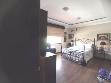 En venta villa con gran frente en urbanización Estancias del Río