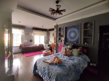 En venta villa con gran frente en urbanización Estancias del Río