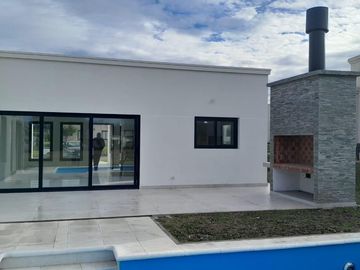 Casa a estrenar en Barrio Rumenco Joven.