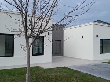 Casa a estrenar en Barrio Rumenco Joven.