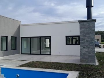 Casa a estrenar en Barrio Rumenco Joven.