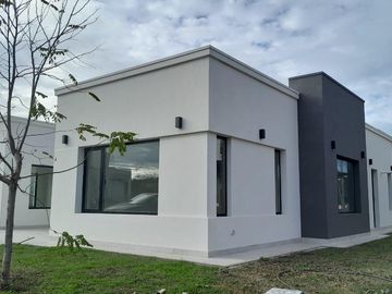 Casa a estrenar en Barrio Rumenco Joven.