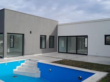 Casa a estrenar en Barrio Rumenco Joven.